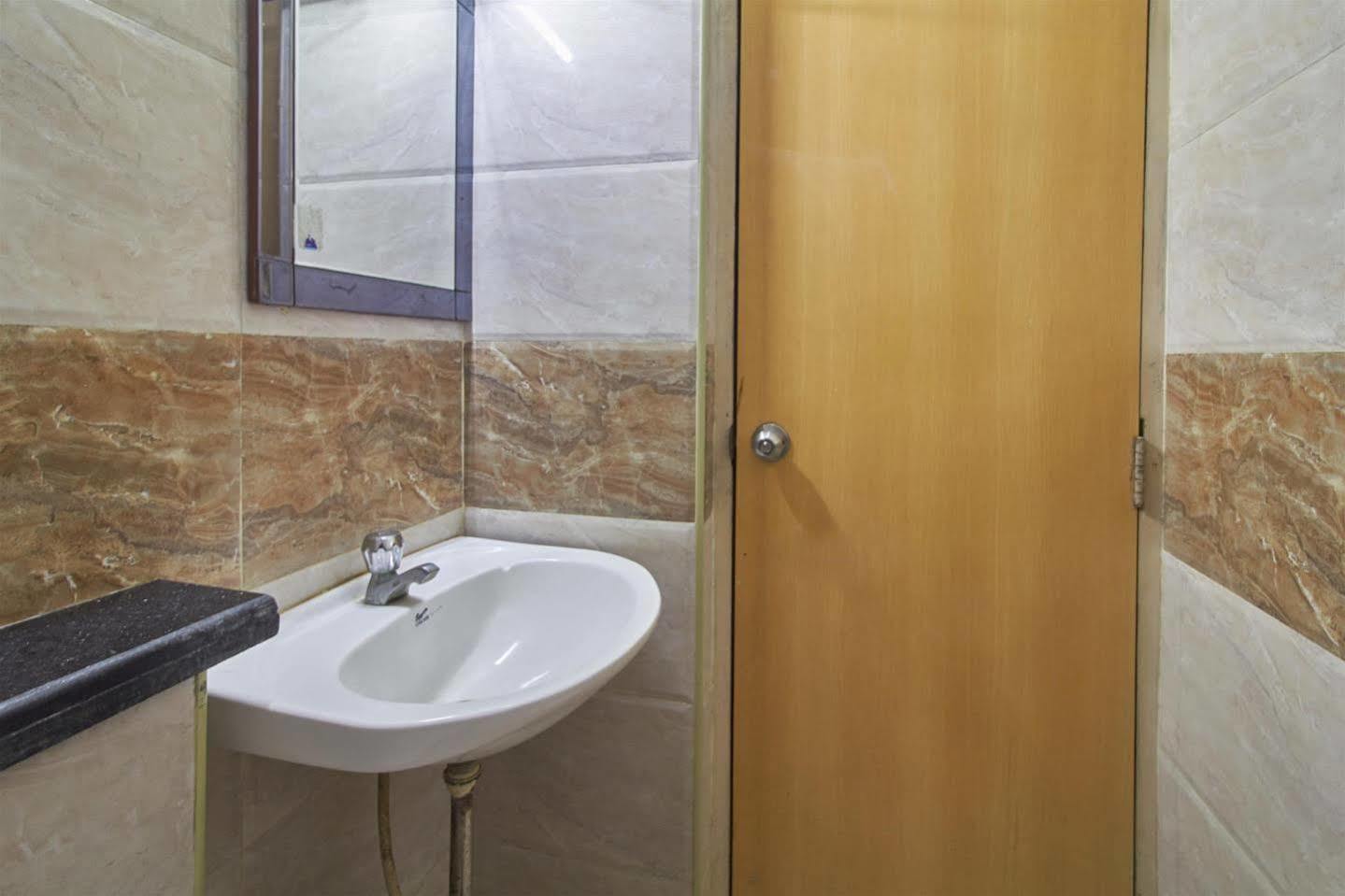 Fabhotel Royal Star Chennai Exterior photo
